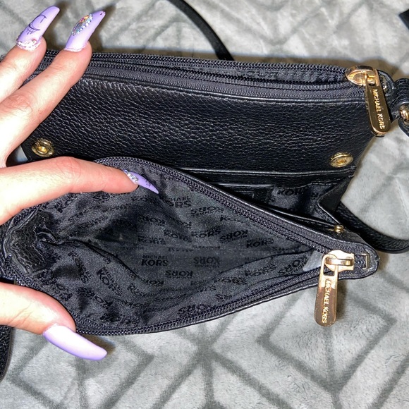 Mk cross body purse, used but in good condition - Picture 6 of 7